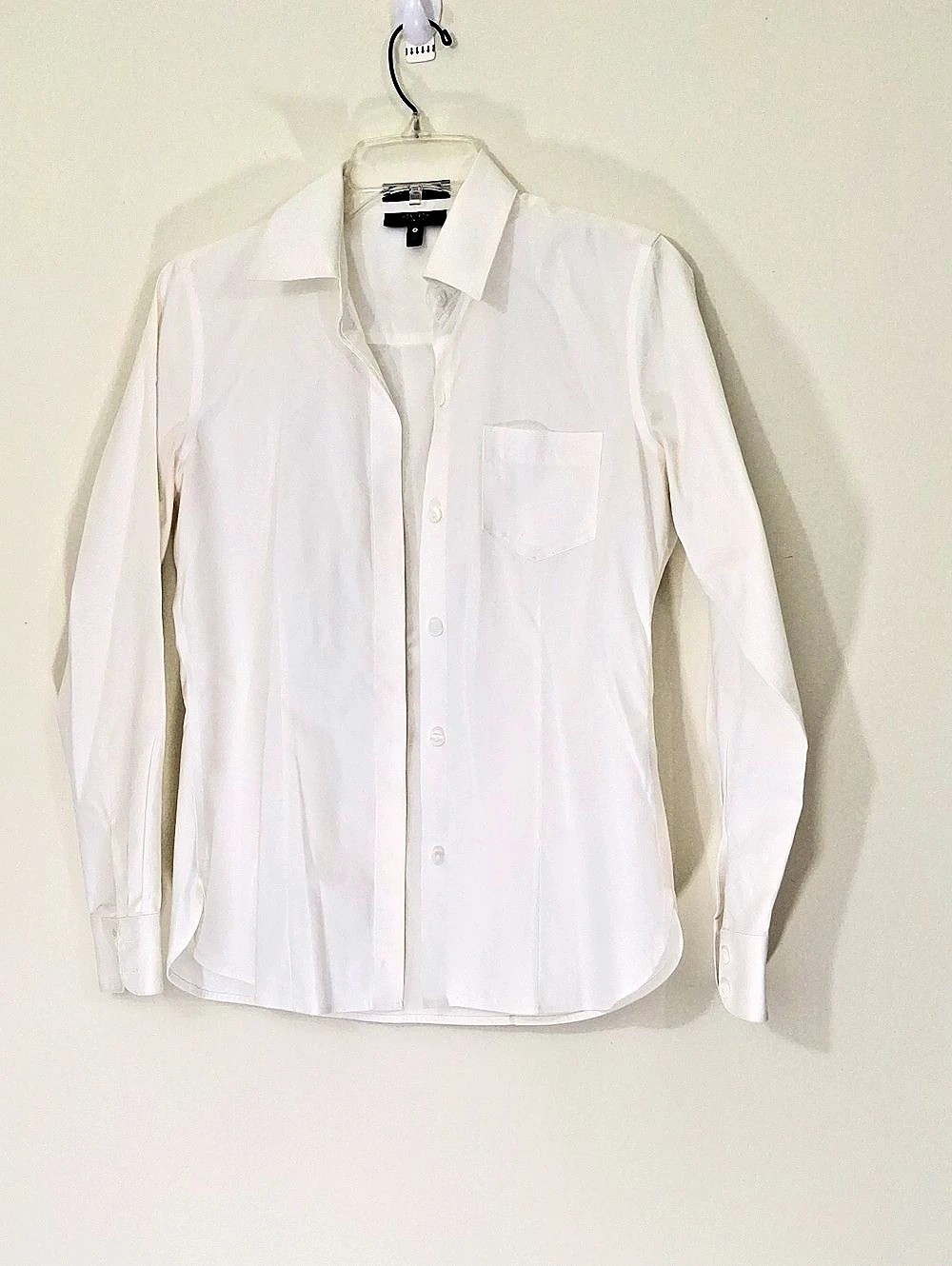 Foxcroft Non-Iron Slim Fit Button Down Shirt in White Size 2 Like New